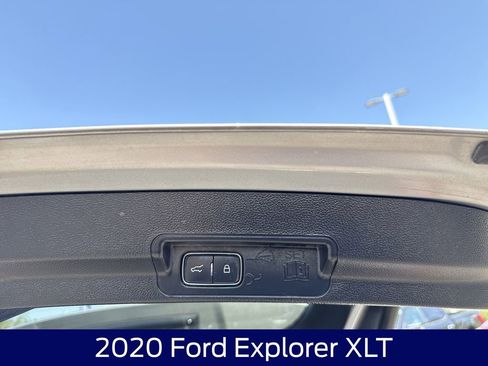 Used 2020 Ford Explorer XLT w/ Equipment Group 202A AWD/4WD image 17