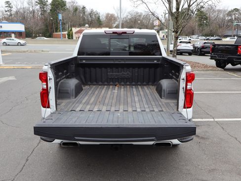 Used 2022 Chevrolet Silverado 1500 High Country w/ High Country Premium Package image 13