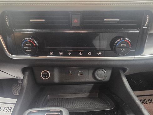 Used 2021 Nissan Rogue SV image 18