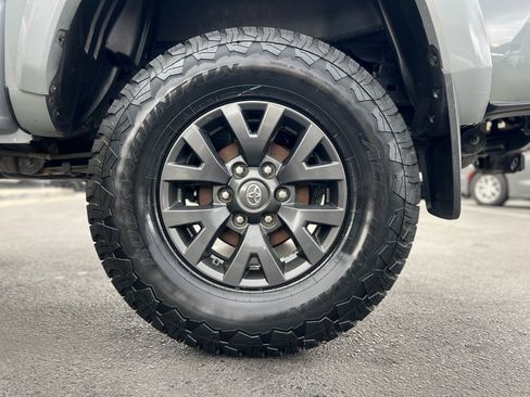 Used 2019 Toyota Tacoma TRD Sport image 28