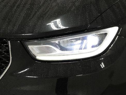 Used 2023 Chrysler Pacifica Limited FWD image 13