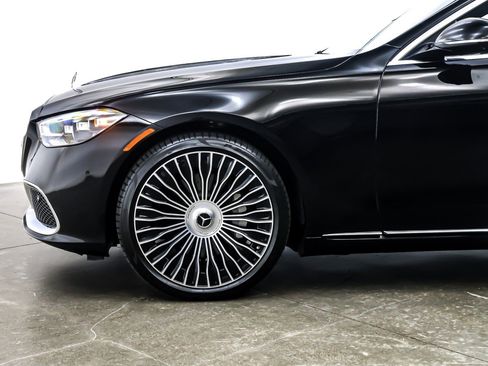 Certified 2025 Mercedes-Benz Maybach S 580 4MATIC image 12