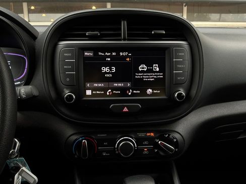 Used 2025 Kia Soul LX w/ LX Technology Package FWD image 24