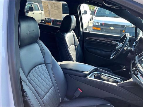 Used 2023 Buick Enclave Avenir w/ Avenir Technology Package AWD/4WD image 7