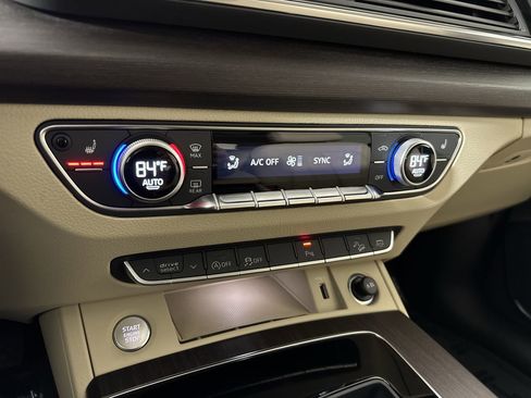 Used 2023 Audi Q5 2.0T Premium w/ Convenience Package image 6