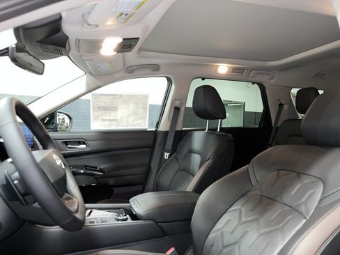 New 2026 Nissan Pathfinder Platinum w/ Cargo Package AWD/4WD image 32
