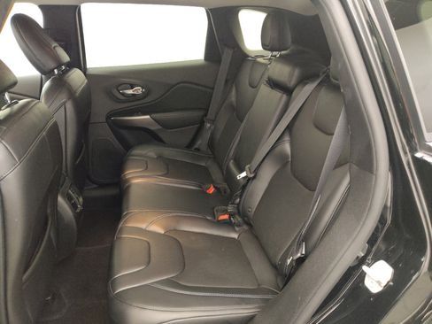 Used 2019 Jeep Cherokee Latitude Plus AWD/4WD image 18