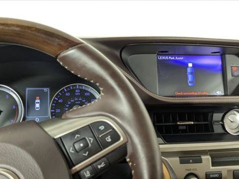 Used 2018 Lexus ES 350 w/ Luxury Package w/Wood Trim FWD image 31