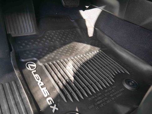 Used 2023 Lexus GX 460 Premium image 34