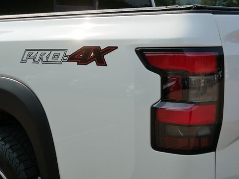 Used 2022 Nissan Frontier PRO-4X AWD/4WD image 17