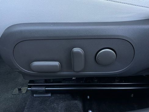 Used 2025 Hyundai Kona SEL image 11