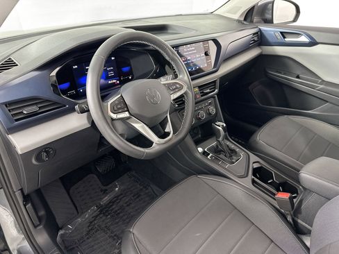 Used 2022 Volkswagen Taos SE image 9