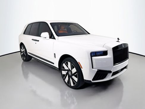 Certified 2025 Rolls-Royce Cullinan AWD/4WD image 1