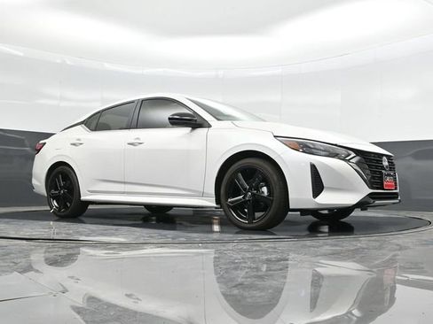 Used 2025 Nissan Sentra SR image 39