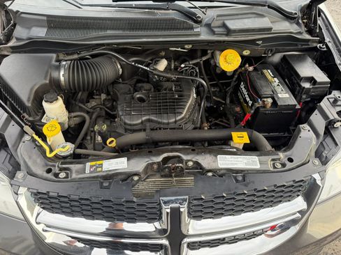 Used 2019 Dodge Grand Caravan SXT FWD image 23