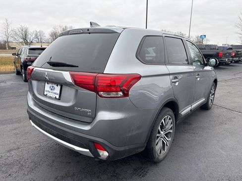 Used 2017 Mitsubishi Outlander SE image 5