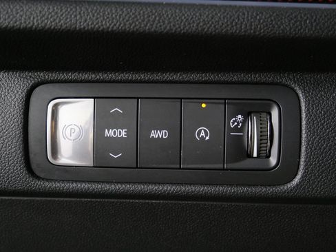 Used 2024 Chevrolet Traverse Z71 AWD/4WD image 25