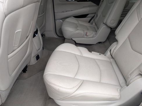 Used 2016 Cadillac Escalade Premium RWD image 9