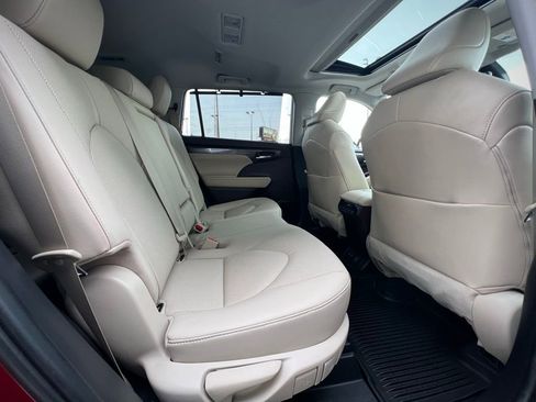 Used 2020 Toyota Highlander Limited image 24