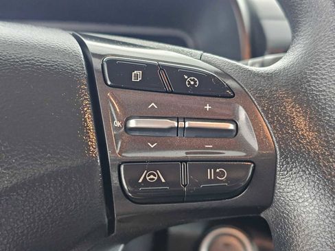 Used 2023 Hyundai Kona SE image 28