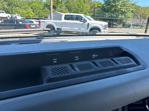 Used 2023 Ford Bronco Black Diamond AWD/4WD image 18