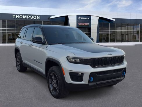 Used 2024 Jeep Grand Cherokee Trailhawk AWD/4WD image 1