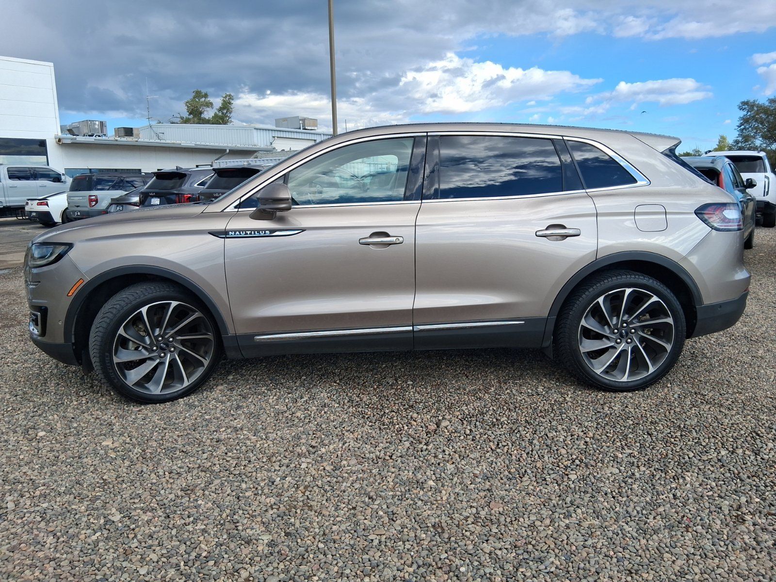 Used 2020 Lincoln Nautilus Reserve w/ Equipment Group 202A AWD/4WD image 2