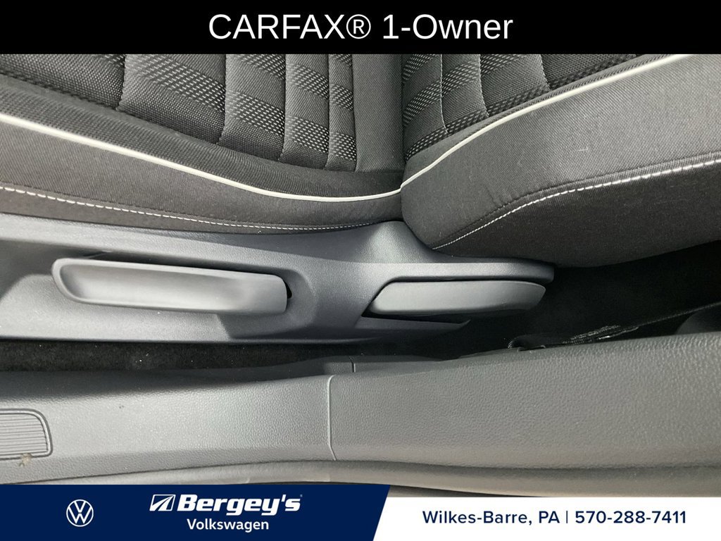 Used 2023 Volkswagen Jetta Sport FWD image 3
