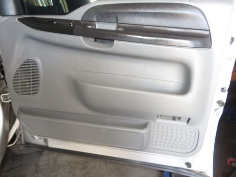 Used 2005 Ford F350 XLT image 31