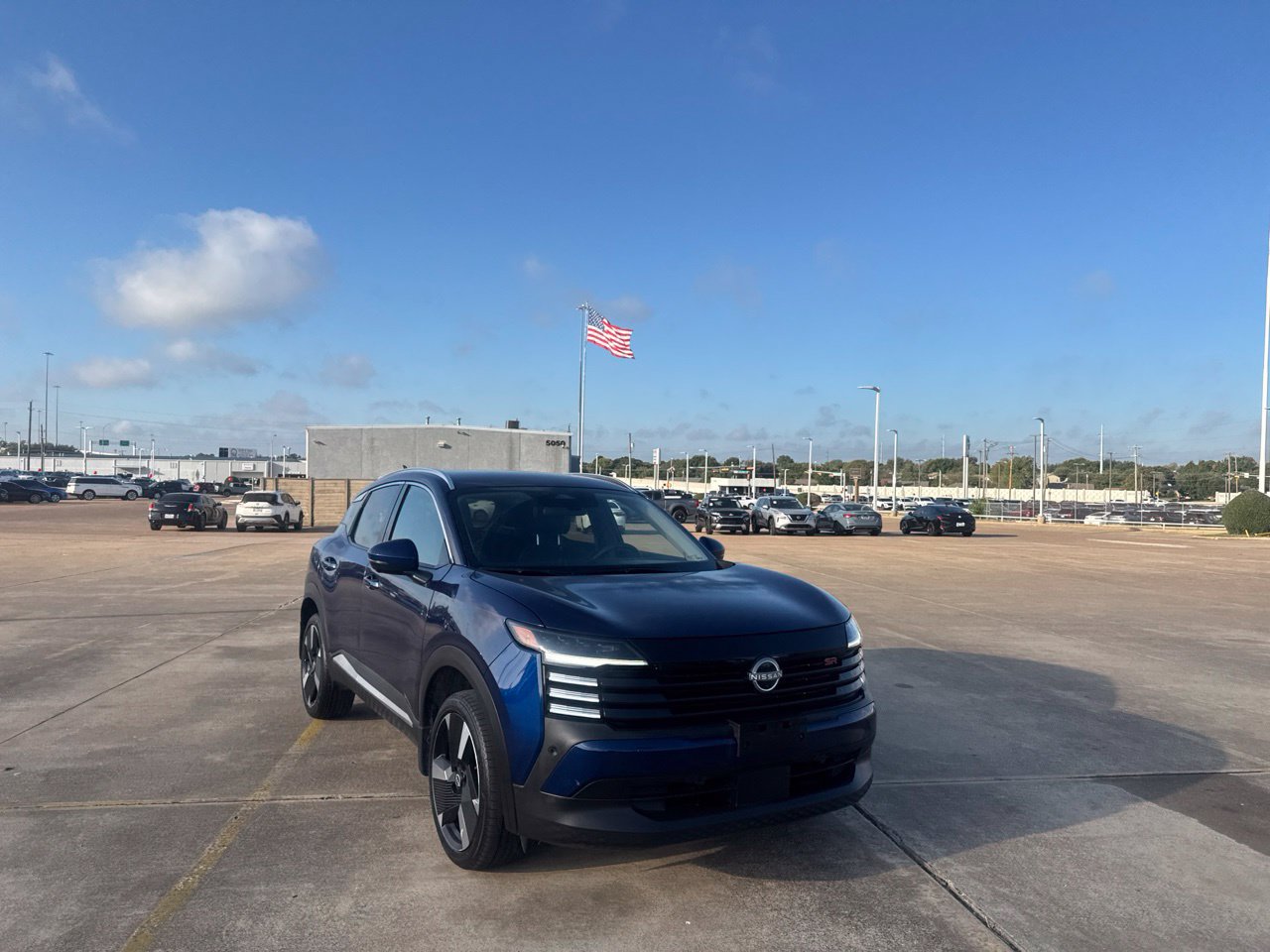 Certified 2025 Nissan Kicks SR FWD image 5