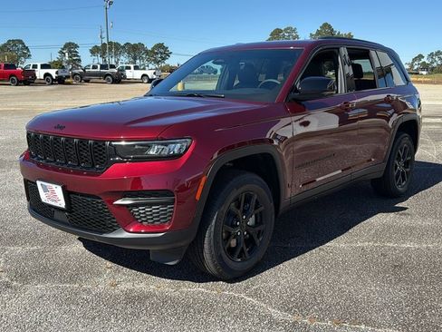New 2025 Jeep Grand Cherokee Altitude image 4