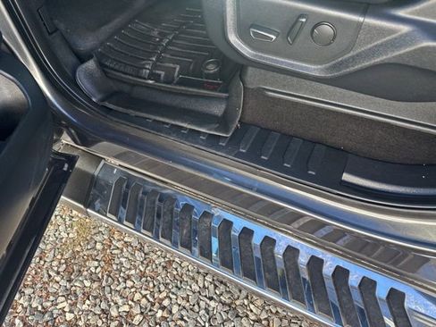 Used 2019 Ford F150 Lariat image 12