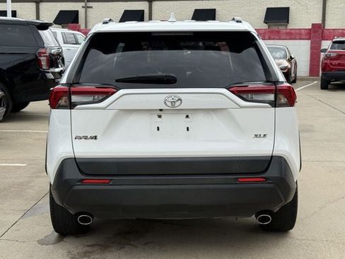Used 2019 Toyota RAV4 XLE Premium FWD image 5