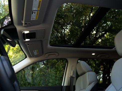 Certified 2025 Honda Pilot Touring image 37