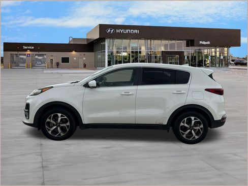 Used 2020 Kia Sportage LX FWD image 2