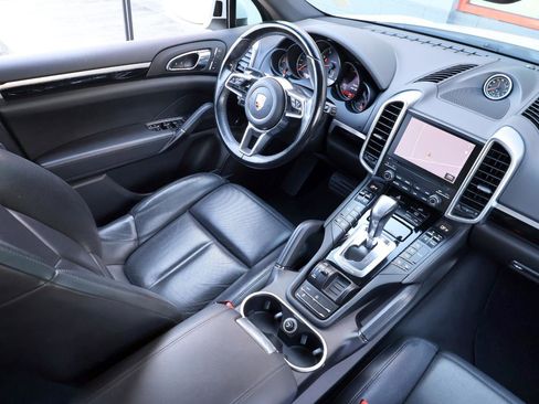 Used 2018 Porsche Cayenne Platinum Edition image 15
