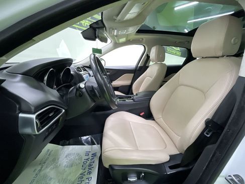 Used 2019 Jaguar F-PACE Premium image 17