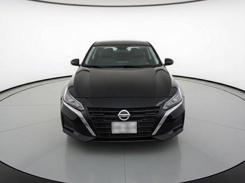 Used 2025 Nissan Altima 2.5 SV FWD image 2