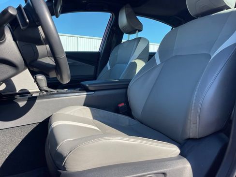 Used 2025 Toyota Camry SE w/ Convenience Package FWD image 9