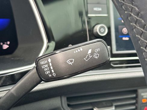 Used 2022 Volkswagen Jetta SE w/ Panoramic Sunroof Package image 27