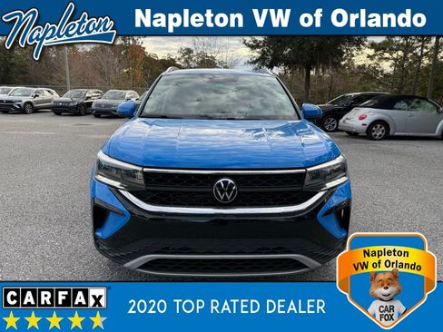 Used 2023 Volkswagen Taos SE w/ Black Wheel Package image 2