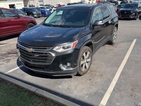 Used 2020 Chevrolet Traverse LT w/ LT Premium Package FWD image 1