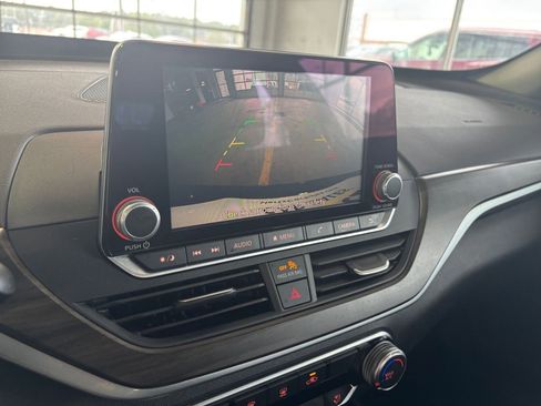 Used 2025 Nissan Altima 2.5 SV image 25