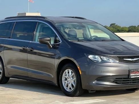 Used 2020 Chrysler Voyager Lxi image 5