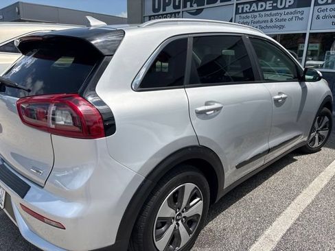 Used 2017 Kia Niro LX FWD image 4