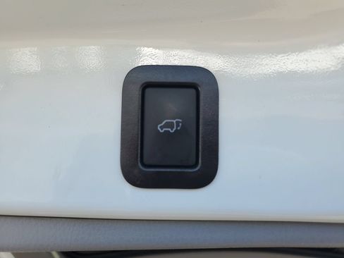 Used 2019 Toyota Highlander XLE AWD/4WD image 28