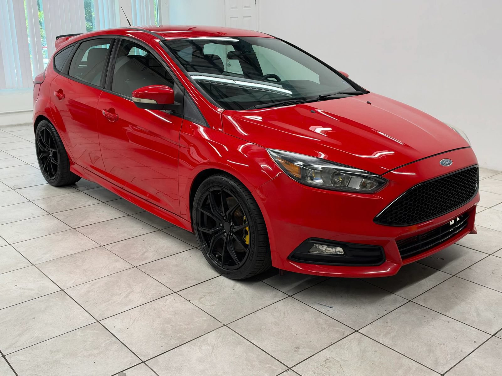 Used 2017 Ford Focus ST FWD image 1