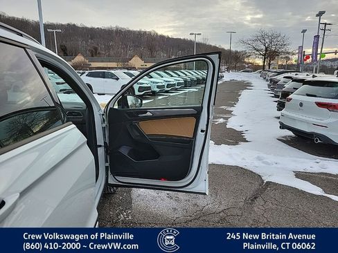 Certified 2022 Volkswagen Tiguan SE R-Line image 42