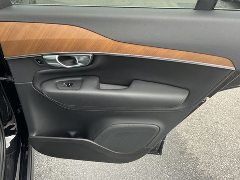 Used 2023 Volvo XC90 B6 Core w/ Protection Package Premier image 22