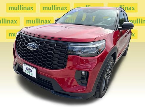Certified 2025 Ford Explorer ST-Line w/ Premium Package RWD image 10